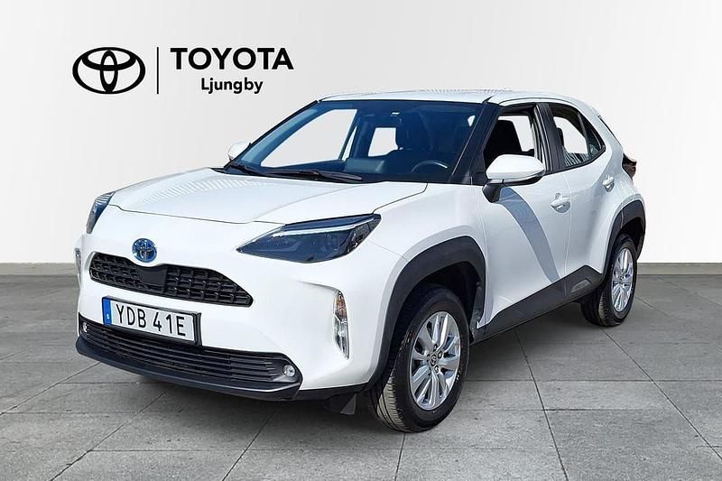 Vit Begagnad 2022 Toyota Yaris Cross Active SUV | 259 000 kr (Bra pris) - Bild 1/3