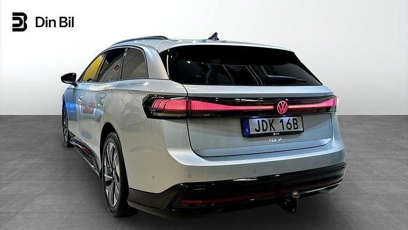 Begagnad VW ID.7 Pro 210 kW (286 HK) 2024 Scale silver metallic Kombi