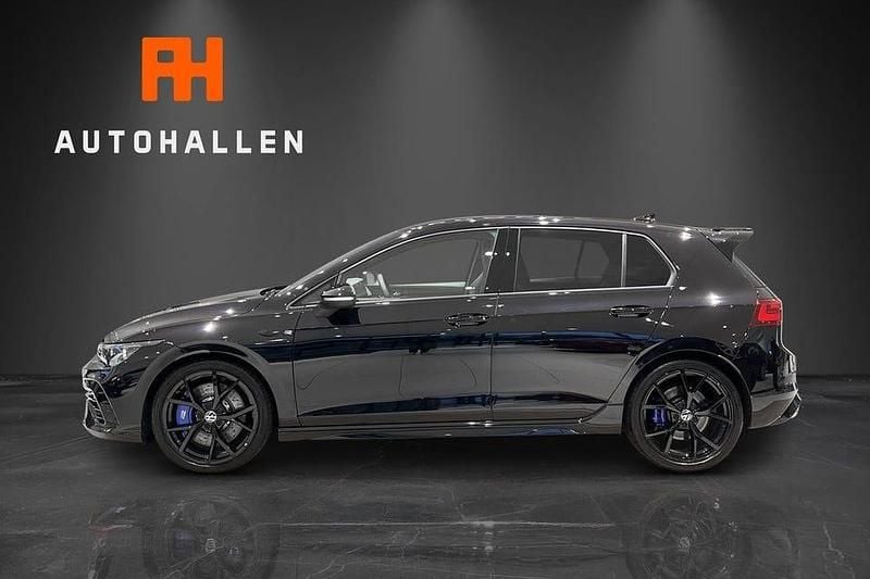 Begagnad VW Golf VIII R 320 HK (235 kW) 2022 Svart Halvkombi