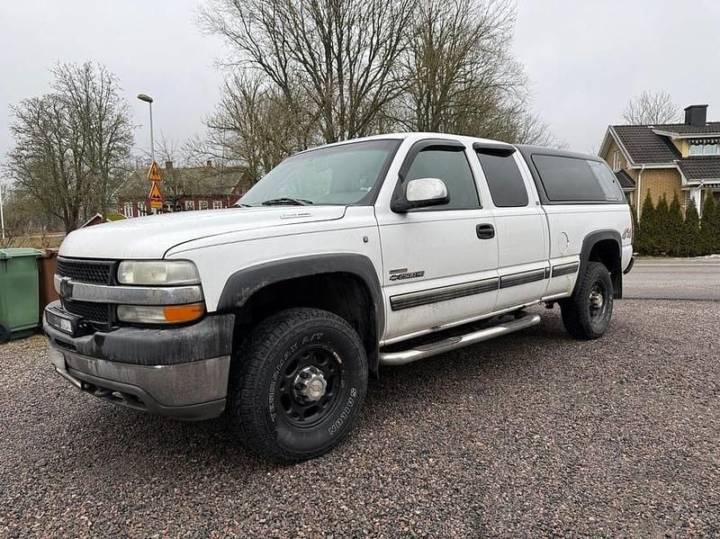 Begagnad Chevrolet Silverado 305 HK (224 kW) 2001 Vit Sedan