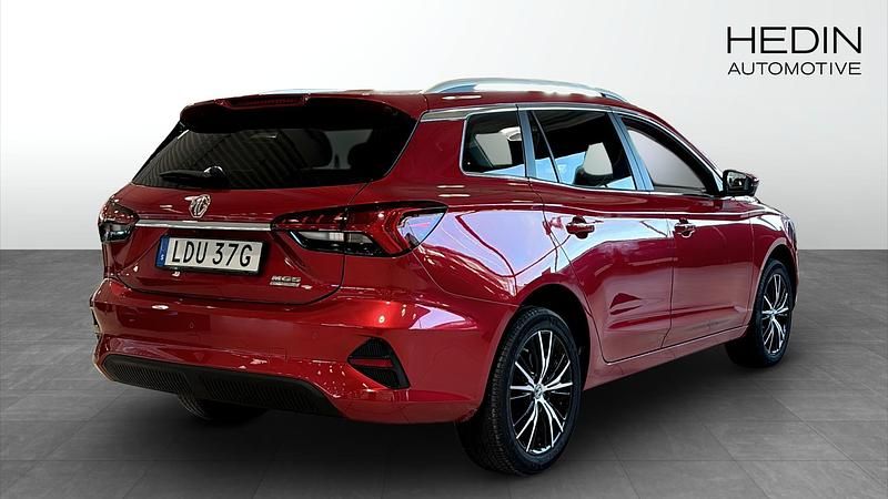 Begagnad MG MG5 EV Luxury 130 kW (177 HK) 2022 Röd Kombi
