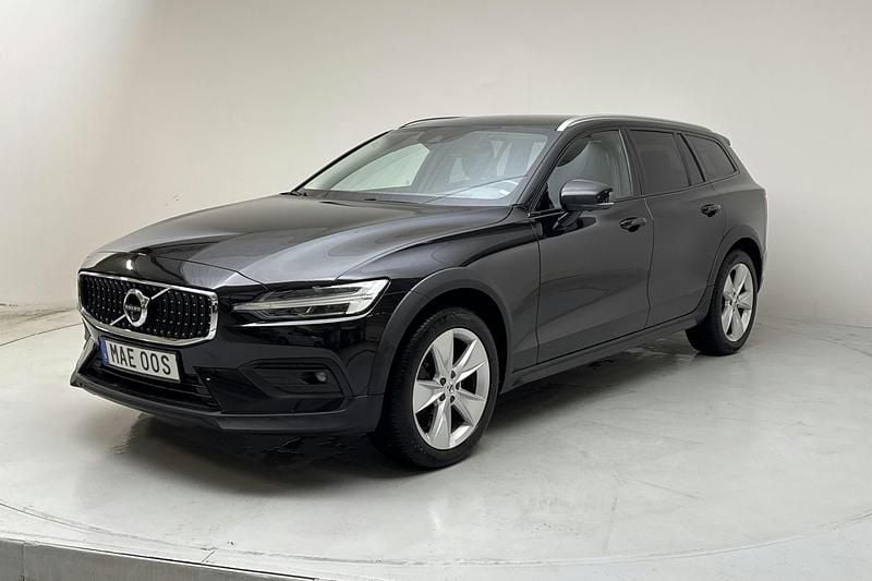 Svart Begagnad 2019 Volvo V60 CC SE Kombi | 290 000 kr (Bra pris) - Bild 1/4