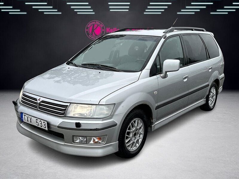 Begagnad Mitsubishi Space Wagon 147 HK (108 kW) 2002 Grå Minibuss