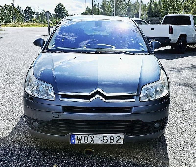 Begagnad Citroën C4 136 HK (100 kW) 2006 Silver Halvkombi