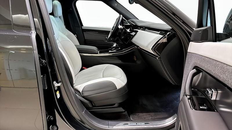 Begagnad Land Rover Range Rover Sport SE Dynamic 460 HK (338 kW) 2025 Svart SUV