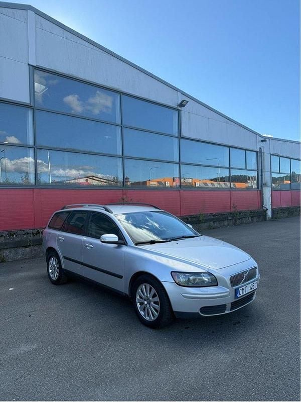 Grå Begagnad 2007 Volvo V50 Kombi | 29 000 kr (Dyr) - Bild 1/4