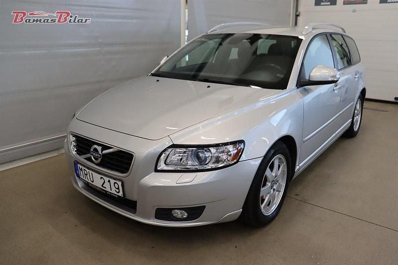 Grå Begagnad 2012 Volvo V50 Momentum Kombi | 89 900 kr (Lite dyr) - Bild 1/4