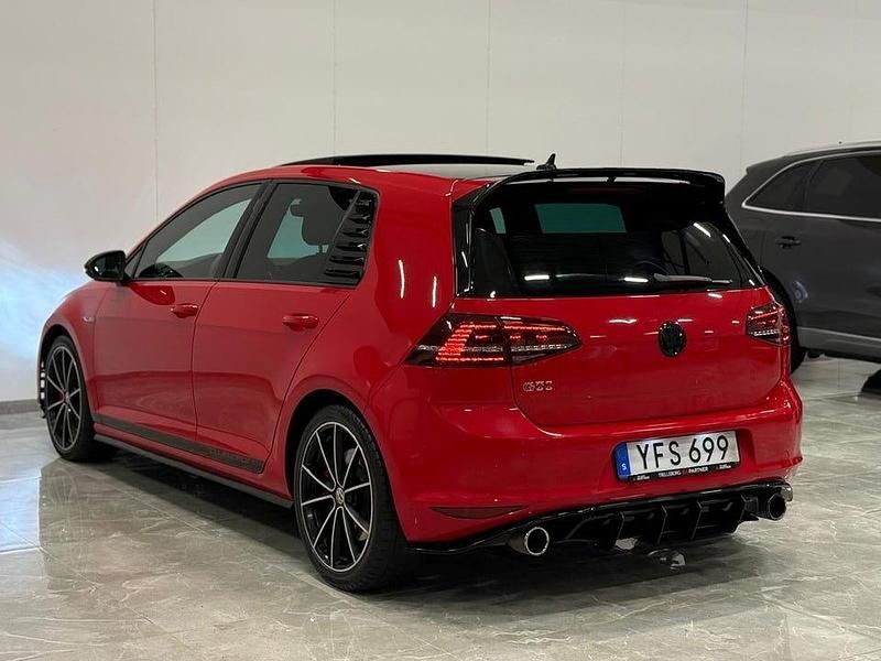 Begagnad VW Golf VII GTI Clubsport 265 HK (194 kW) 2016 Flerfärgad Halvkombi