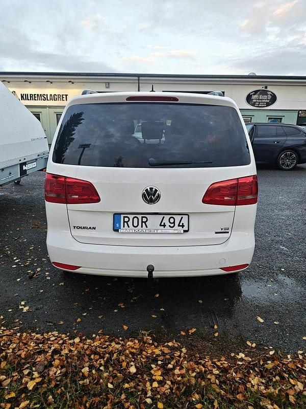 Begagnad VW Touran 150 HK (110 kW) 2014 Vit Minibuss