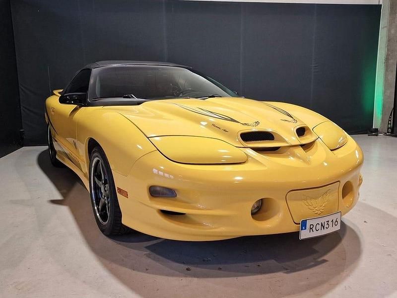 Begagnad Pontiac Firebird 329 HK (241 kW) 2002 Gul Cab