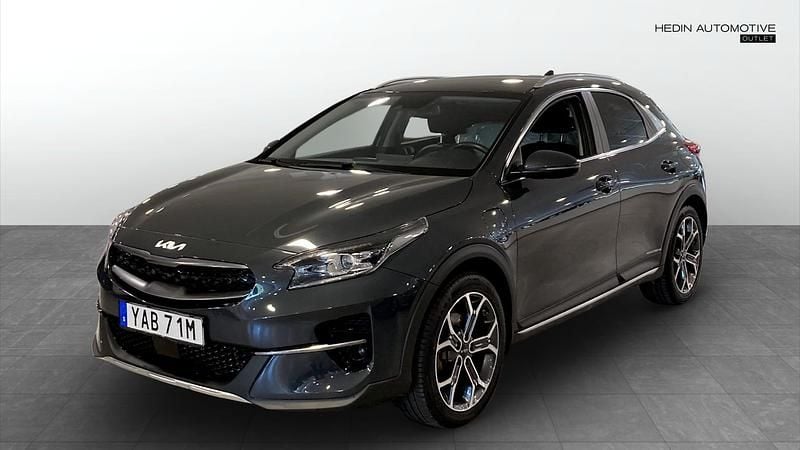 Grå (grey) Begagnad 2022 Kia XCeed Advance SUV | 232 900 kr (Bra pris) - Bild 1/4