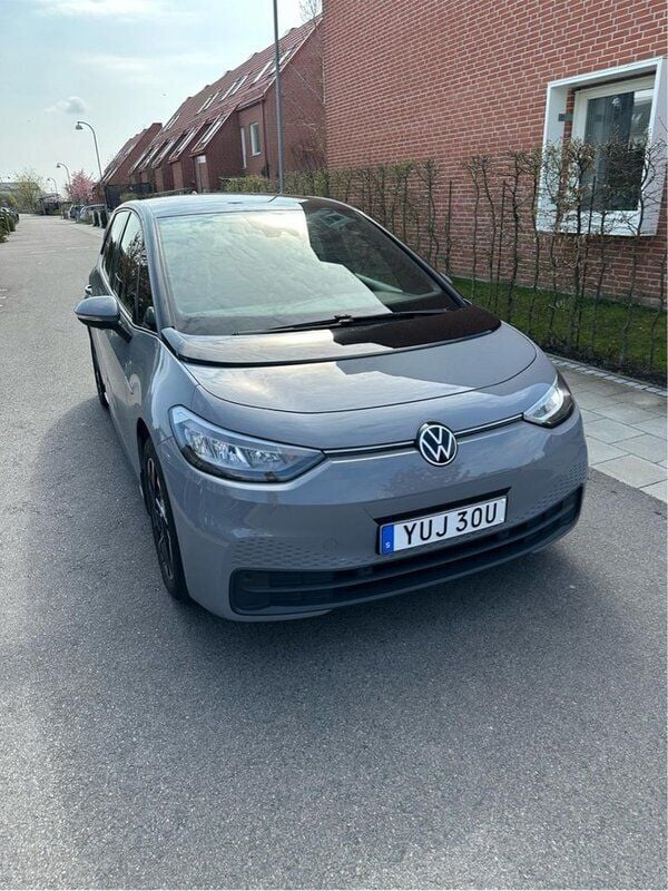 Grå Begagnad 2021 VW ID.3 Pro Performance Halvkombi | 235 000 kr (Marknadspris) - Bild 1/4