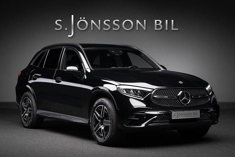 Svart Begagnad 2023 Mercedes GLC300e AMG SUV | 629 000 kr (Marknadspris) - Bild 1/4