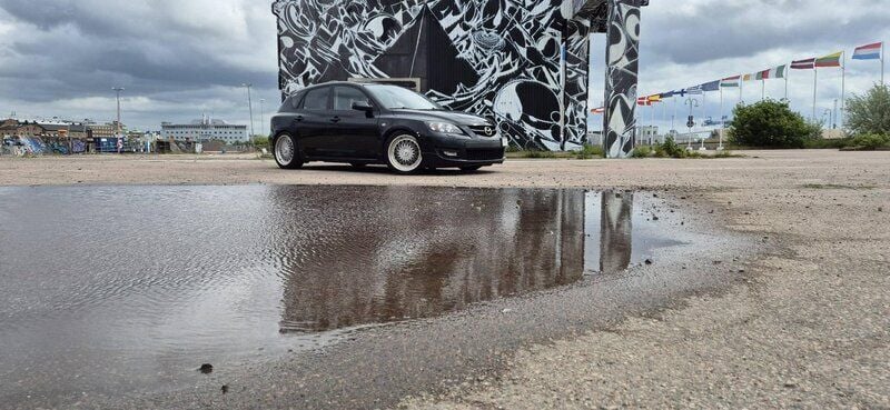 Svart Begagnad 2008 Mazda 3 Halvkombi | 60 000 kr (Marknadspris) - Bild 1/4
