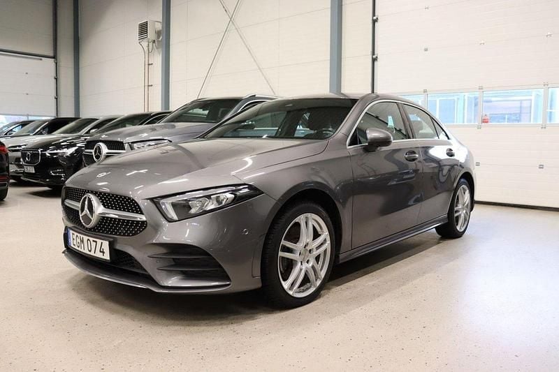 Mörkgrå (grå) Begagnad 2022 Mercedes A250 AMG Sedan | 309 900 kr (Marknadspris) - Bild 1/4
