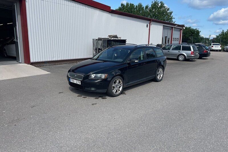 Svart Begagnad 2006 Volvo V50 Momentum Kombi | 24 500 kr (Lite dyr) - Bild 1/4