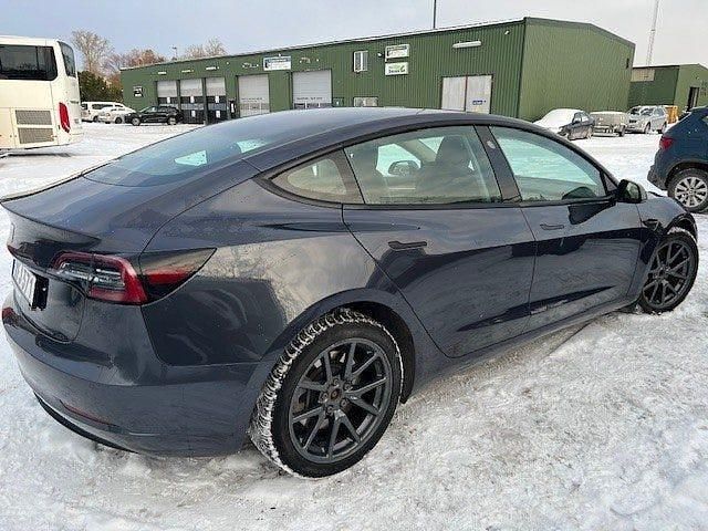 Begagnad Tesla Model 3 Standard Range Plus 239 kW (325 HK) 2021 Grå Sedan