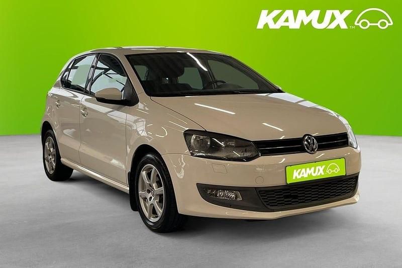 Vit Begagnad 2011 VW Polo Halvkombi | 84 800 kr (Marknadspris) - Bild 1/4