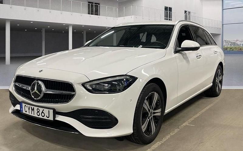 Vit Begagnad 2024 Mercedes C300e Advanced Plus Kombi | 429 000 kr (Superpris) - Bild 1/4