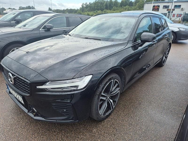 Svart Begagnad 2021 Volvo V60 R-Design Kombi | 289 000 kr (Superpris) - Bild 1/4