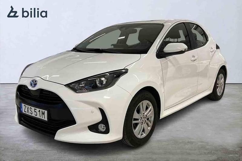 Begagnad Toyota Yaris Hybrid Active 116 HK (85 kW) 2022 Vit Halvkombi