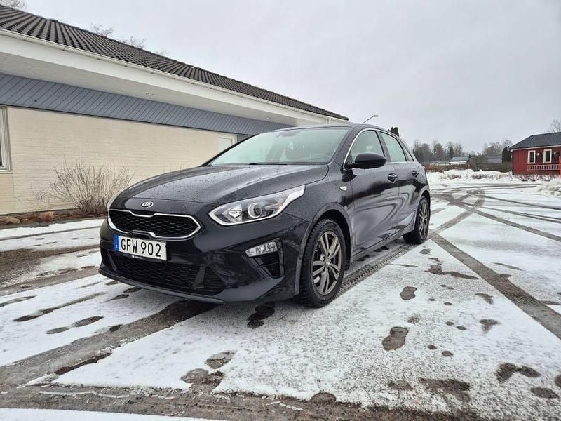 Begagnad Kia Ceed 120 HK (88 kW) 2019 Halvkombi