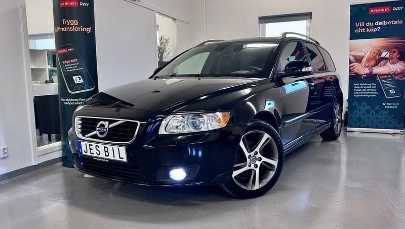 Svart Begagnad 2012 Volvo V50 Standard Kombi | 64 900 kr (Marknadspris) - Bild 1/4