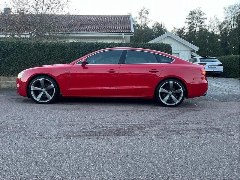 Röd Begagnad 2012 Audi A5 Sportback Comfort Halvkombi | 110 000 kr (Dyr) - Bild 1/4