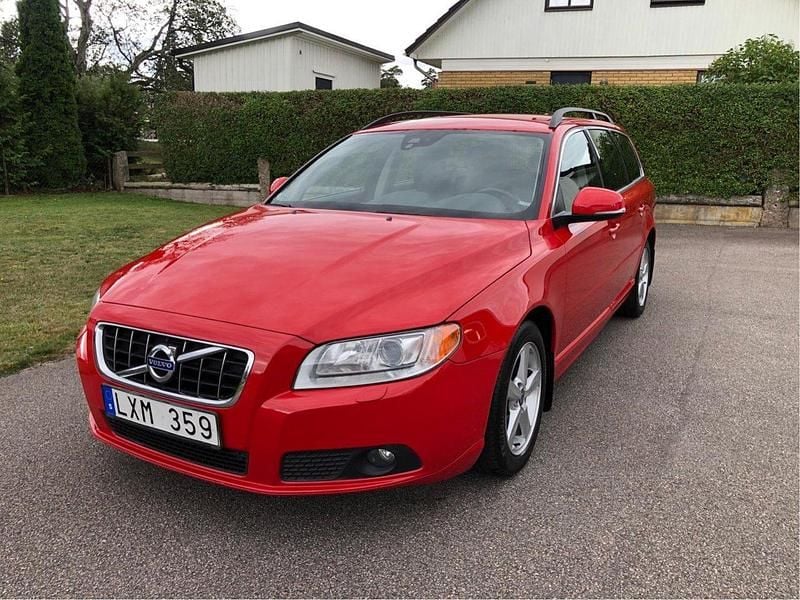 Röd Begagnad 2012 Volvo V70 Momentum Kombi | 64 900 kr (Bra pris) - Bild 1/4