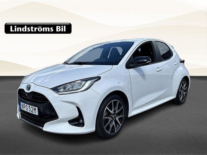 Vit Begagnad 2022 Toyota Yaris Hybrid Style Halvkombi | 227 000 kr (Marknadspris) - Bild 1/3