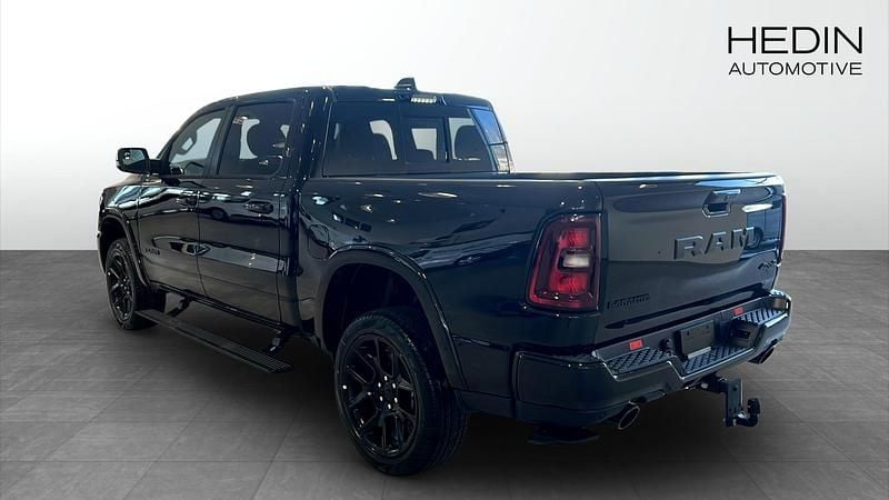 Ny RAM 1500 426 HK (313 kW) 2025 Svart Pickup