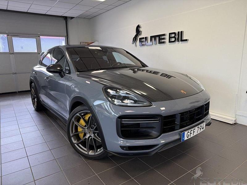 Ljusgrå Begagnad 2021 Porsche Cayenne Turbo GT SUV | 1 730 000 kr - Bild 1/4