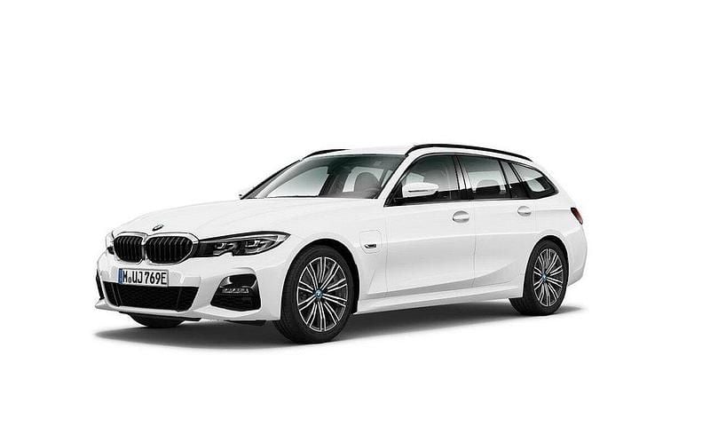 Vit Begagnad 2021 BMW 330e M Sport Kombi | 319 500 kr (Marknadspris) - Bild 1/2