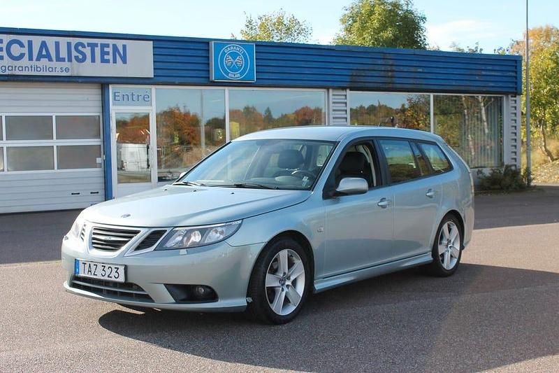 Glacier silver metallic Begagnad 2010 Saab 9-3 Vector Kombi | 74 800 kr (Lite dyr) - Bild 1/4