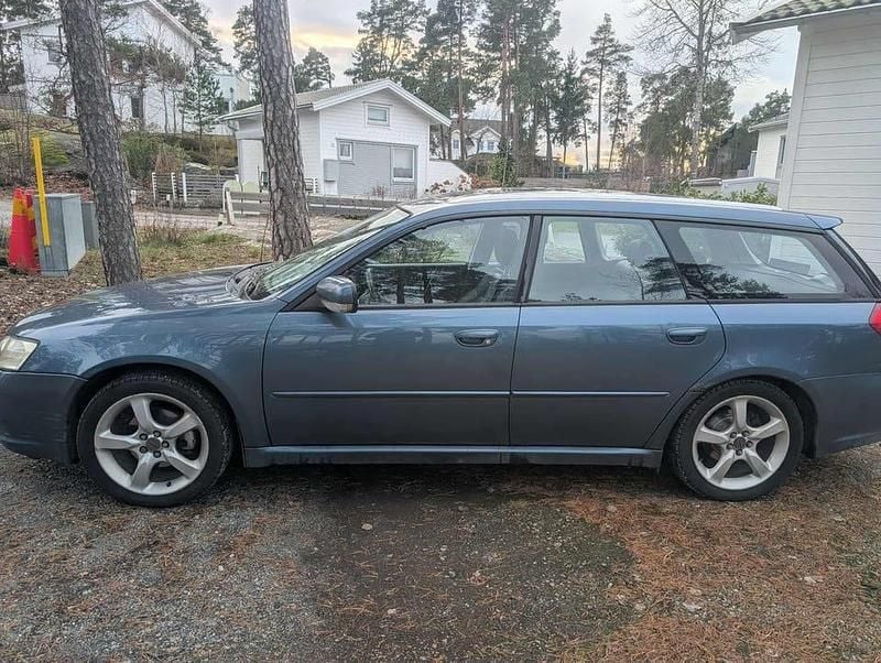 Blå Begagnad 2006 Subaru Legacy Kombi | 35 000 kr (Dyr) - Bild 1/4