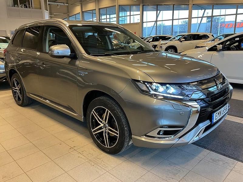Begagnad Mitsubishi Outlander P-HEV Comfort Edition 165 HK (121 kW) 2018 Grå SUV