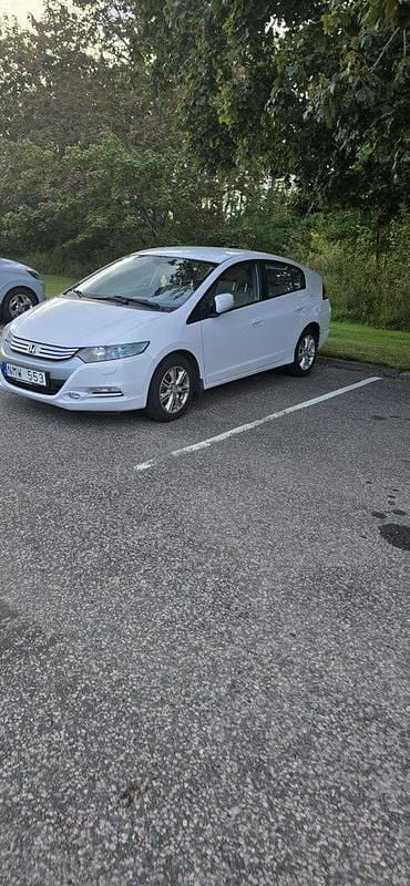 Vit Begagnad 2010 Honda Insight Halvkombi | 79 000 kr - Bild 1/4