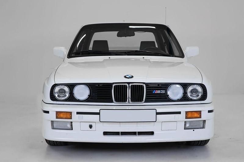 Begagnad BMW M3 194 HK (142 kW) 1988 Vit Sedan
