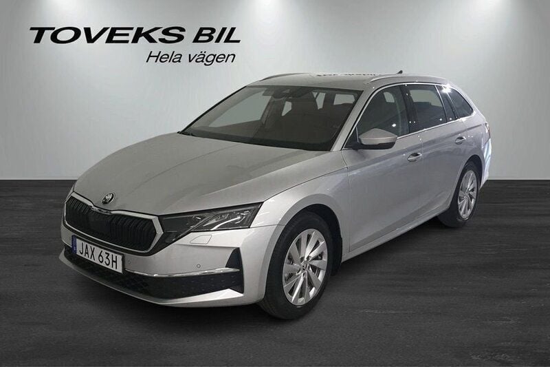 Silver (brilliant silver metallic) Ny 2025 Skoda Octavia Selection Kombi | 467 700 kr - Bild 1/4