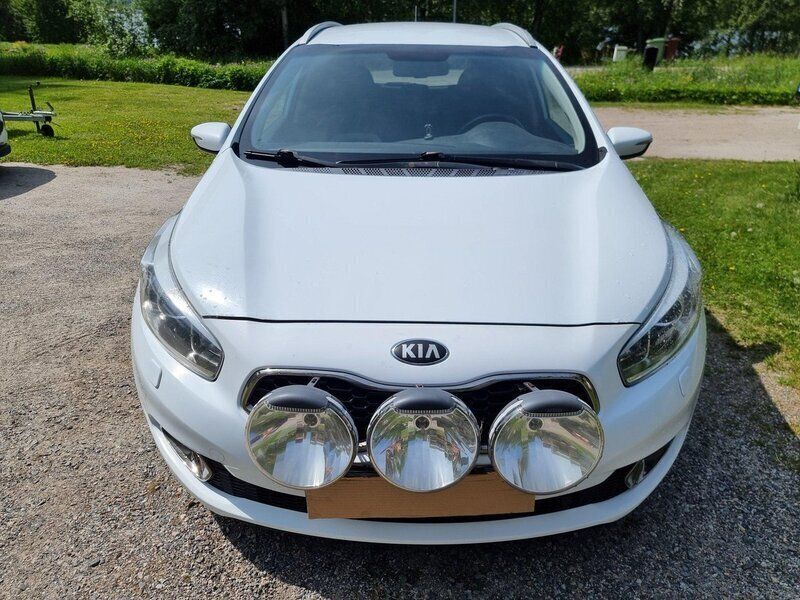 Vit Begagnad 2013 Kia Ceed Sportswagon Comfort Kombi | 38 000 kr (Bra pris) - Bild 1/4