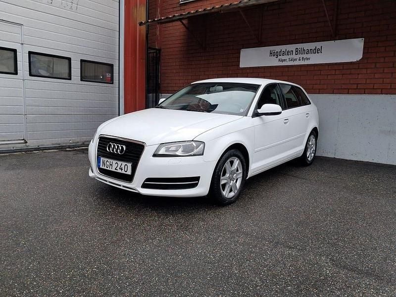 Vit Begagnad 2013 Audi A3 Attraction | 84 800 kr (Marknadspris) - Bild 1/4