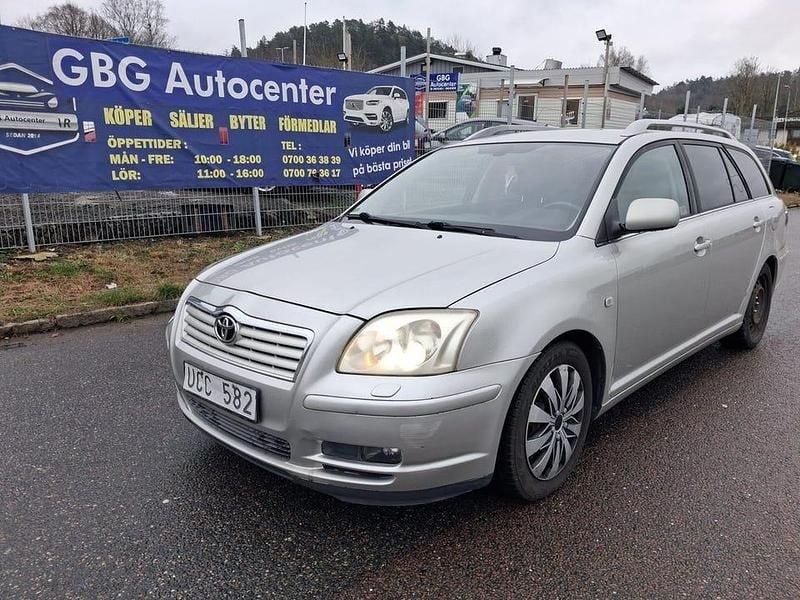 Silver Begagnad 2003 Toyota Avensis Kombi | 34 900 kr (Marknadspris) - Bild 1/4