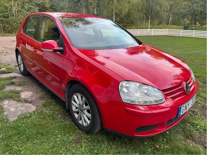 Röd Begagnad 2008 VW Golf VI Trendline Halvkombi | 26 000 kr (Marknadspris) - Bild 1/4