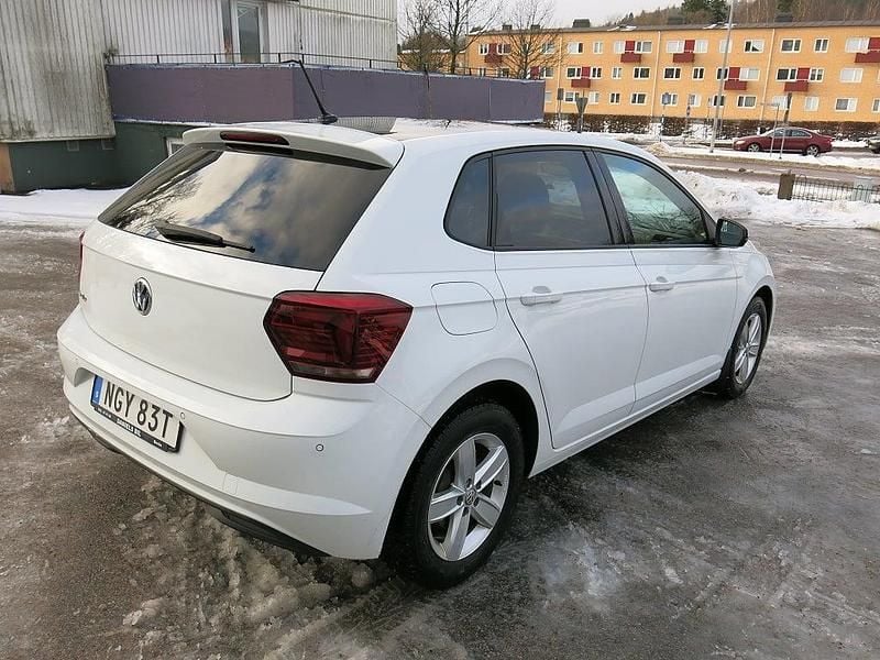 Begagnad VW Polo Comfortline 95 HK (69 kW) 2019 Vit Halvkombi