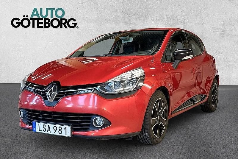 Röd Begagnad 2014 Renault Clio IV Dynamique Halvkombi | 64 900 kr (Marknadspris) - Bild 1/3