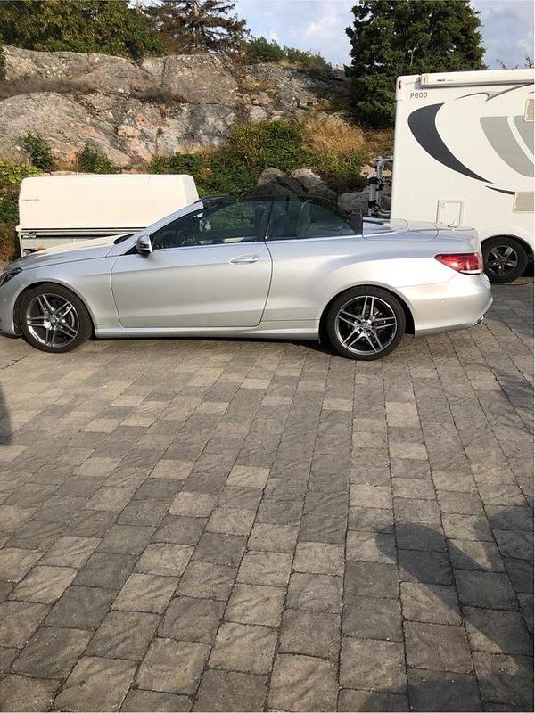Silver Begagnad 2014 Mercedes E200 AMG Cab | 325 000 kr - Bild 1/4