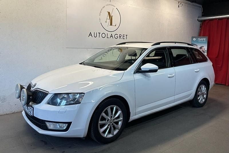 Vit Begagnad 2015 Skoda Octavia Kombi | 77 900 kr (Bra pris) - Bild 1/4