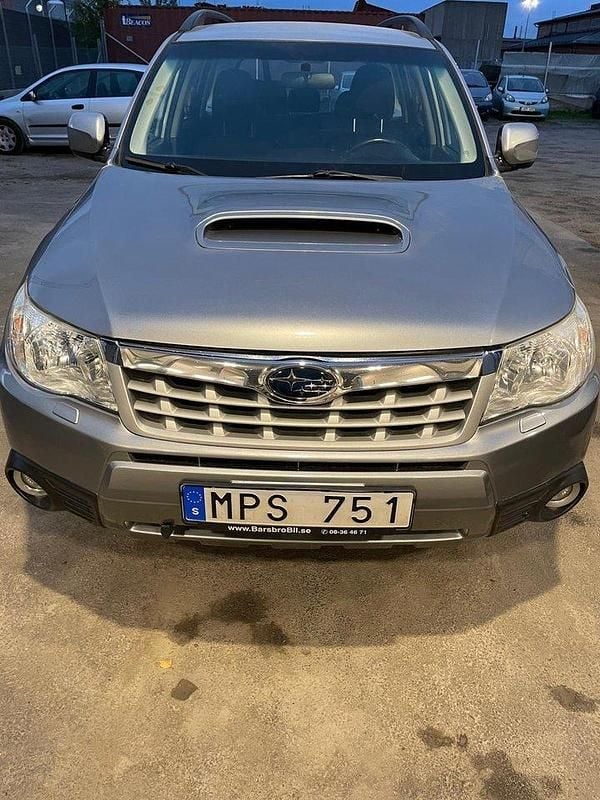 Silver Begagnad 2010 Subaru Forester SUV | 40 000 kr (Marknadspris) - Bild 1/4