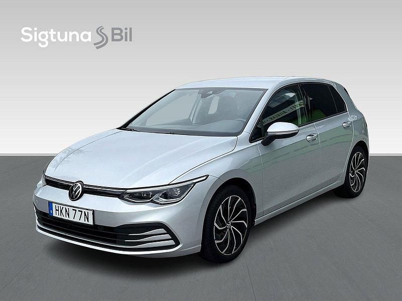 Silver Begagnad 2020 VW Golf VIII Halvkombi | 239 900 kr (Marknadspris) - Bild 1/3
