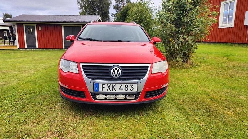 Röd Begagnad 2008 VW Passat Kombi | 5 000 kr (Superpris) - Bild 1/4